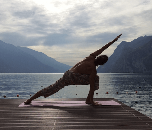 parsvakonasana yoga riva del garda